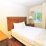 The Siren Of Discovery Inn & Suites