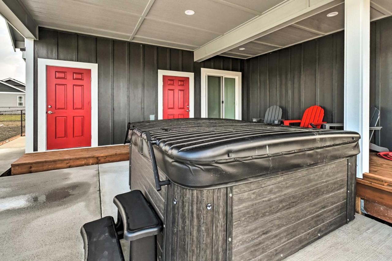 Getaway With Fireplace And Hot Tub! Holiday home *