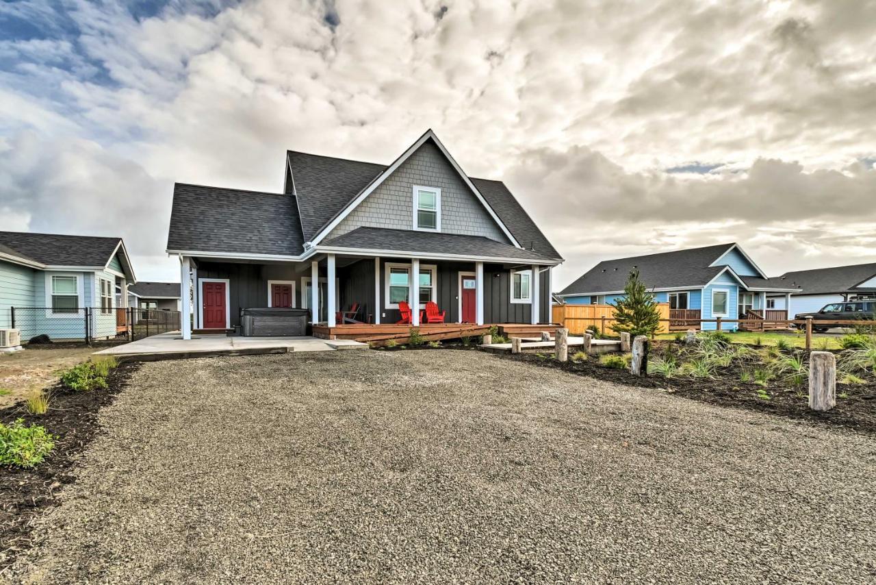 Holiday home Getaway With Fireplace And Hot Tub! *