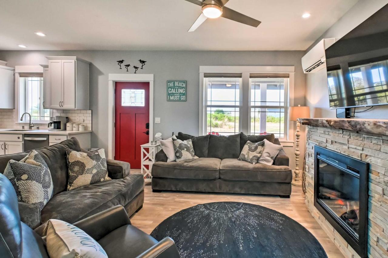 Getaway With Fireplace And Hot Tub! Holiday home