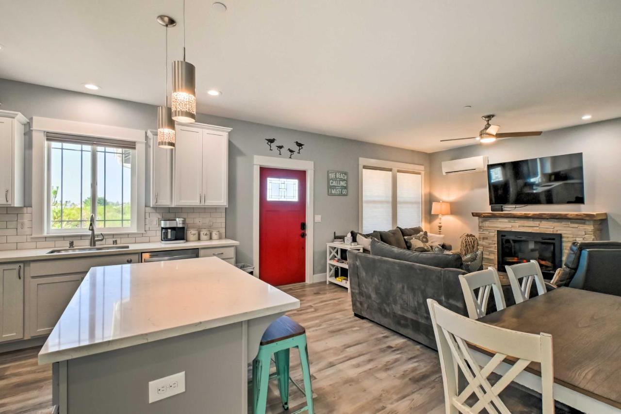 Getaway With Fireplace And Hot Tub! Ocean Shores