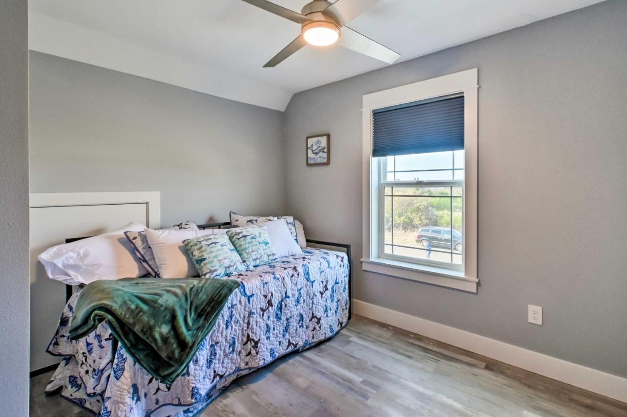 Getaway With Fireplace And Hot Tub! Ocean Shores