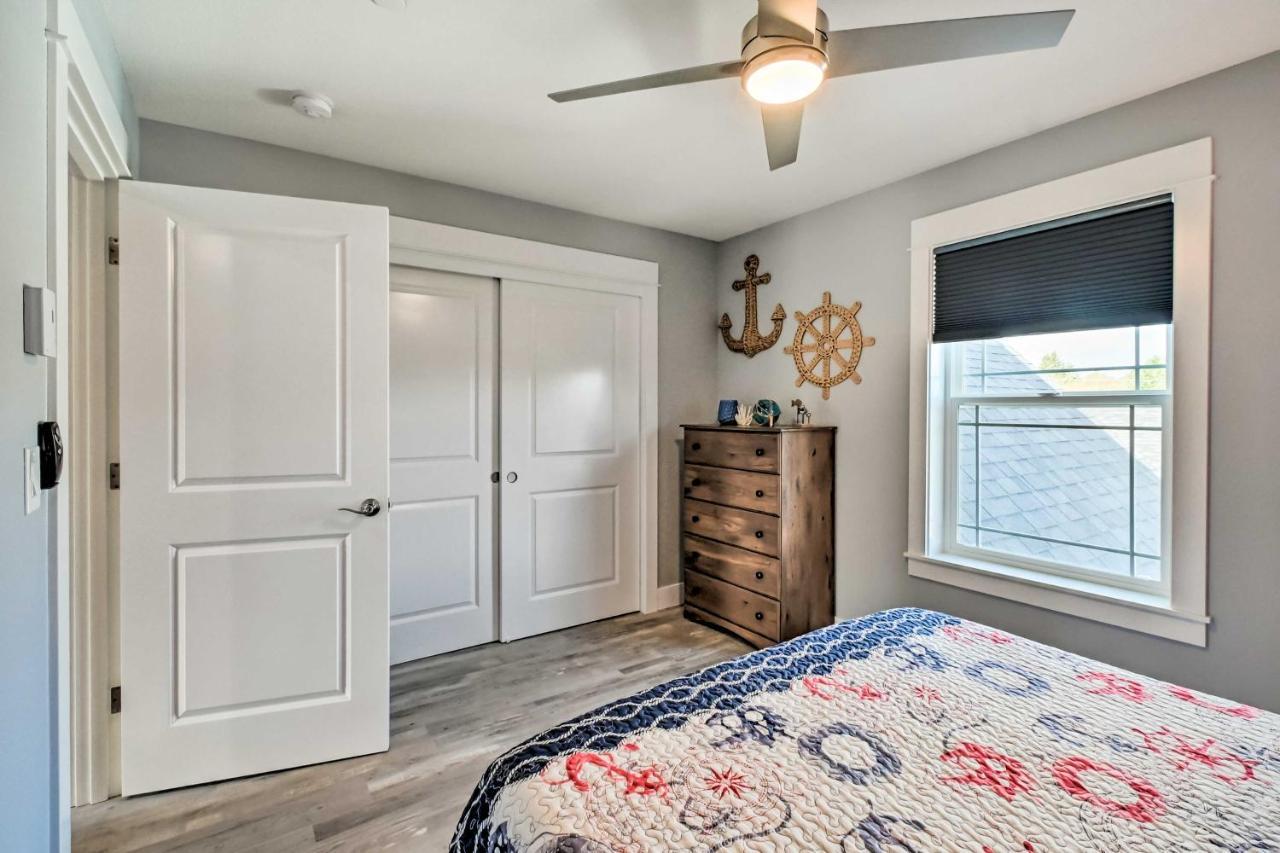 Getaway With Fireplace And Hot Tub! Holiday home Ocean Shores