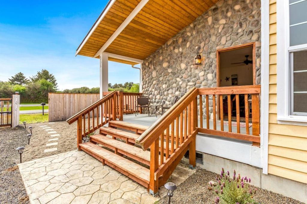 Cobblestone Ocean Shores