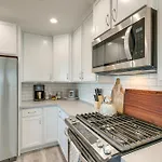 Pet-Friendly Retreat With Fenced Yard, Walk To Beach
