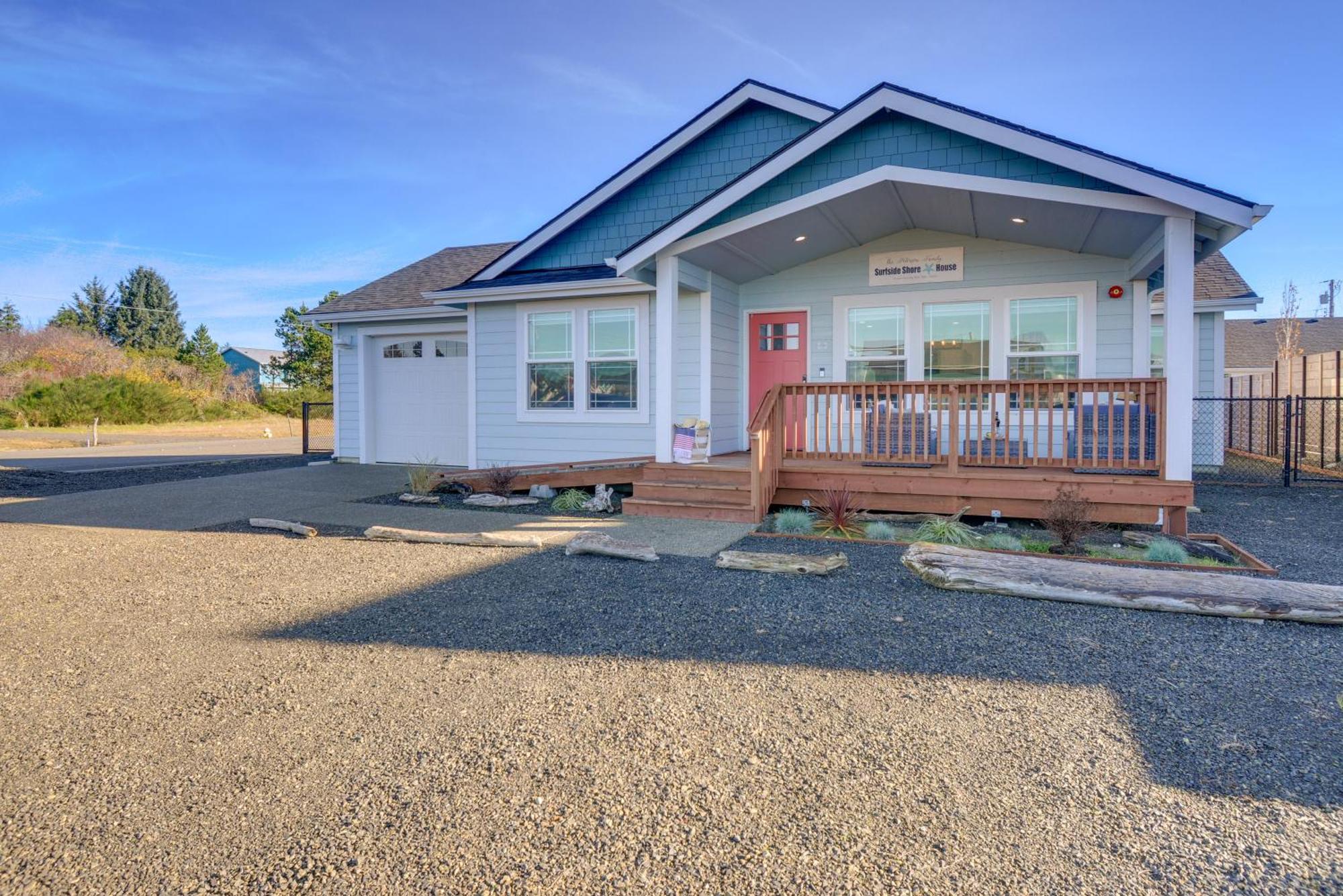 Pet-friendly Retreat With Fenced Yard, Walk To *
