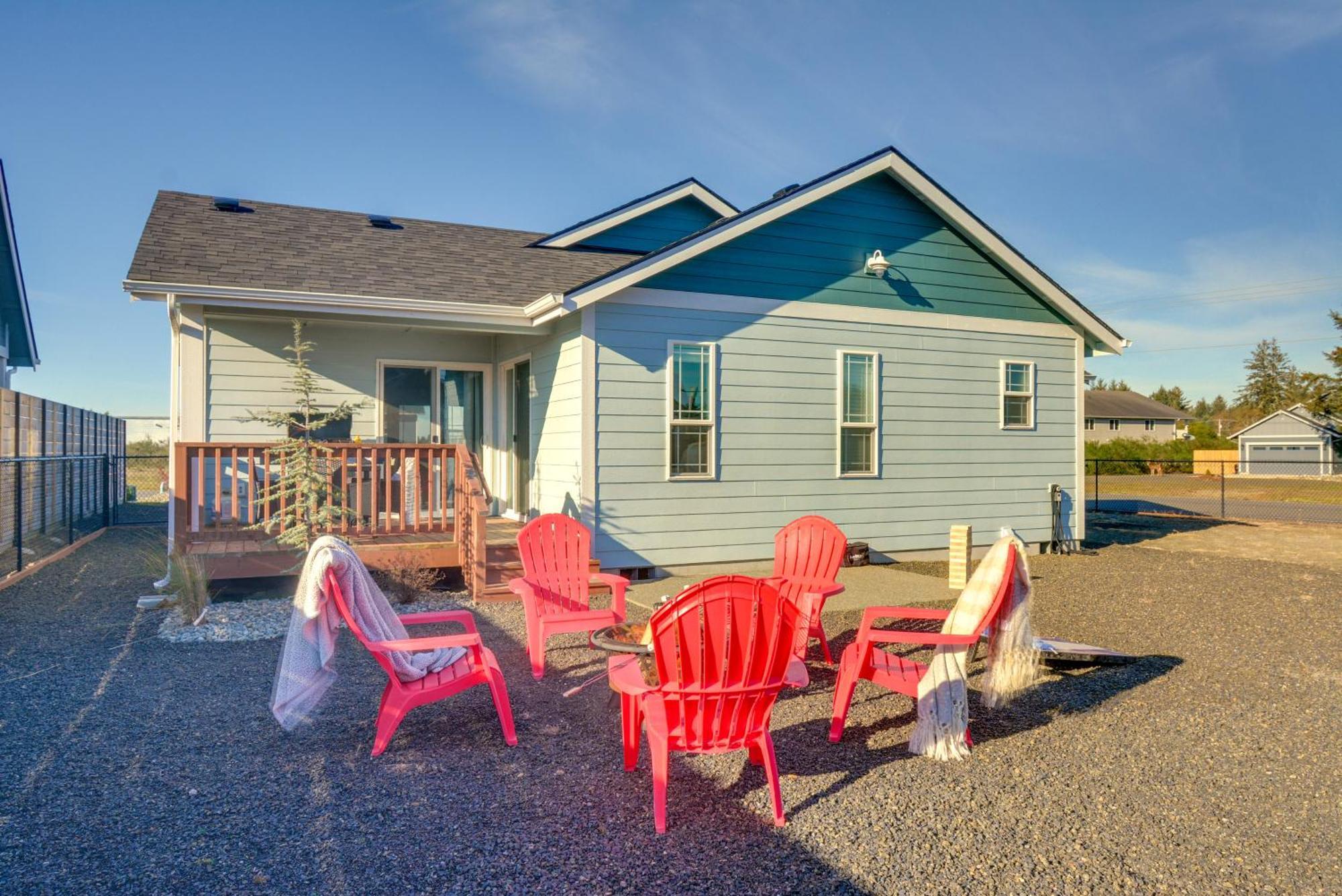 Pet-friendly Retreat With Fenced Yard, Walk To Holiday home Ocean Shores