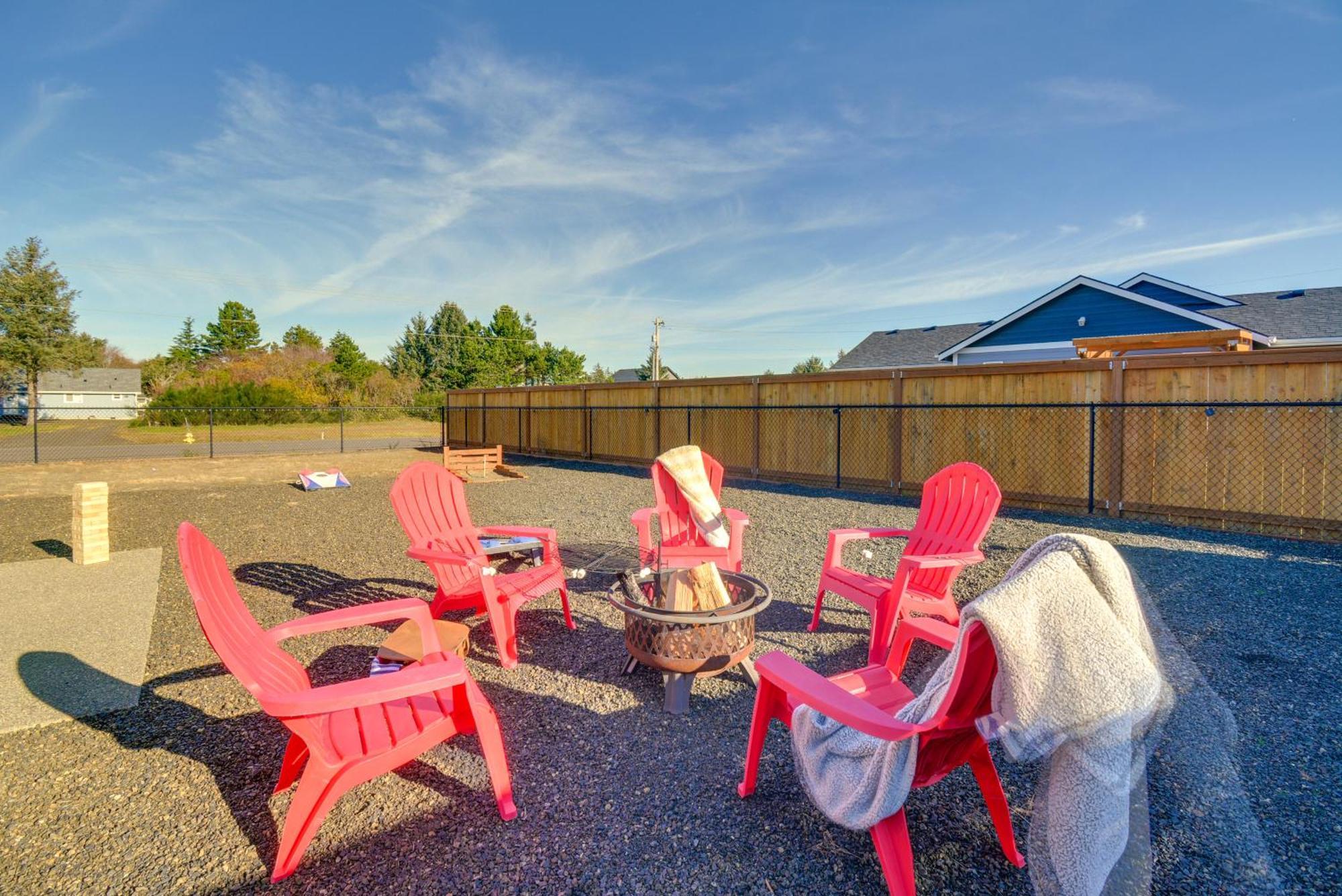 Pet-friendly Retreat With Fenced Yard, Walk To Ocean Shores