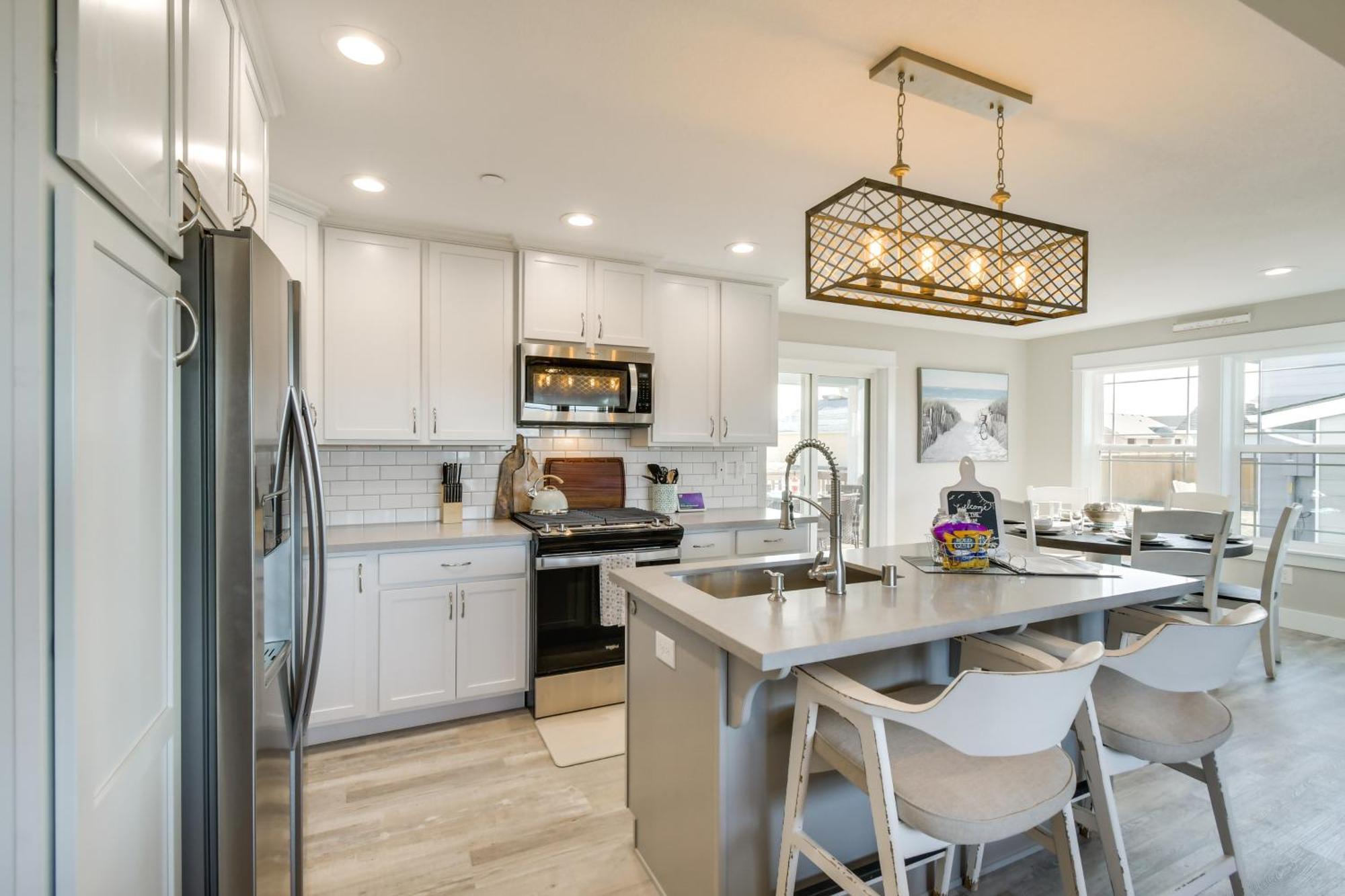 Pet-friendly Retreat With Fenced Yard, Walk To