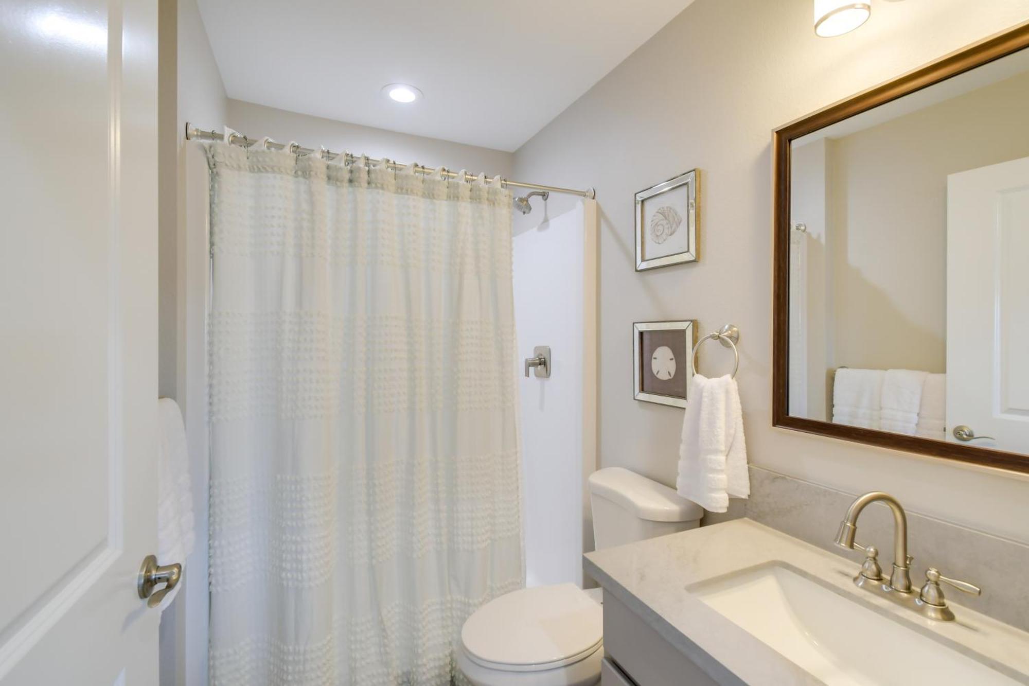Pet-friendly Retreat With Fenced Yard, Walk To *