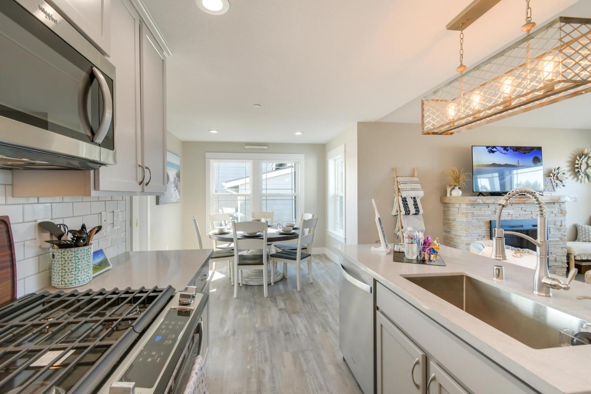 Pet-friendly Retreat With Fenced Yard, Walk To Holiday home *
