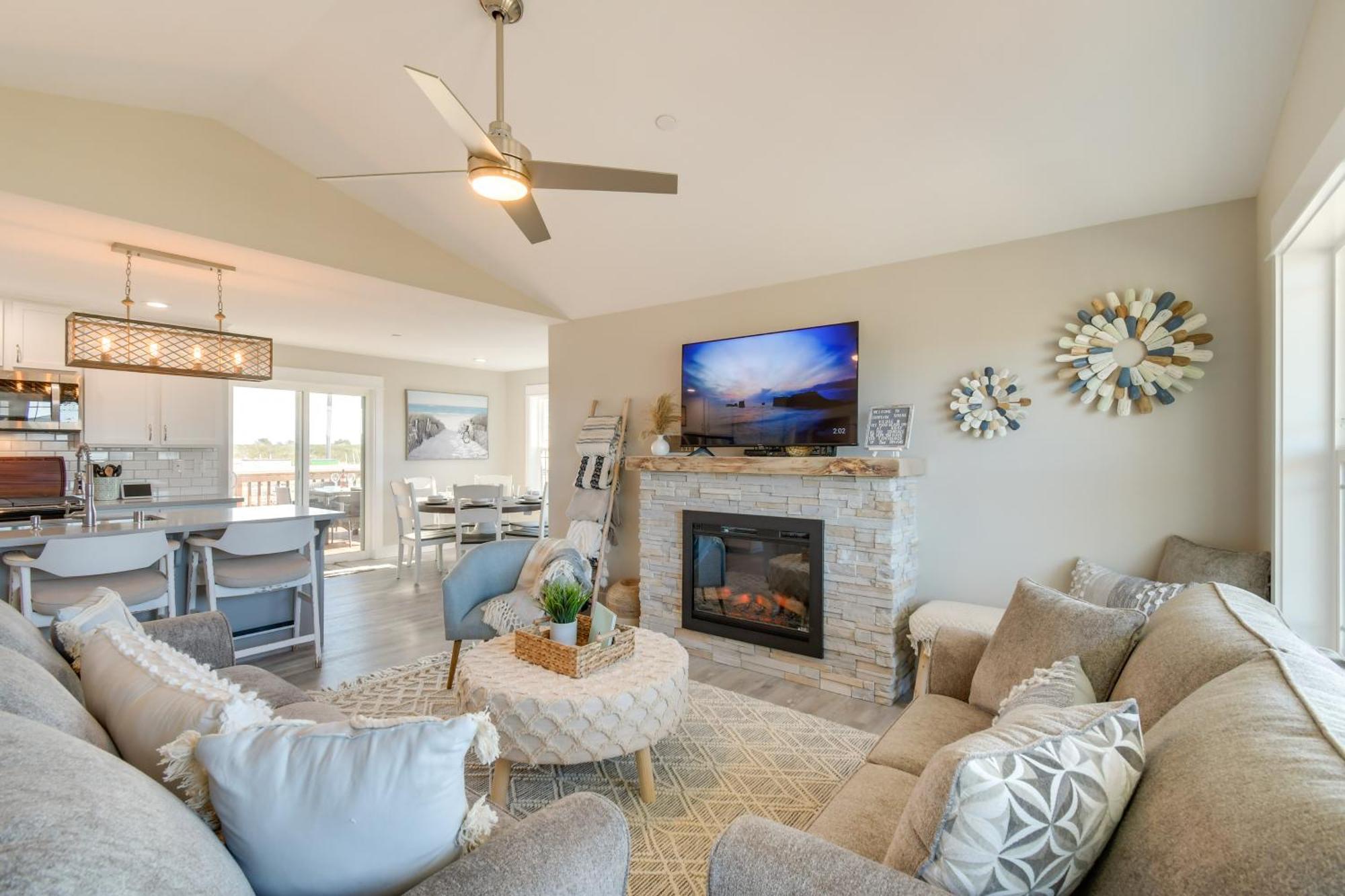 Holiday home Pet-friendly Retreat With Fenced Yard, Walk To *